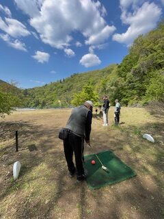 捨てる神あれば拾う神あり